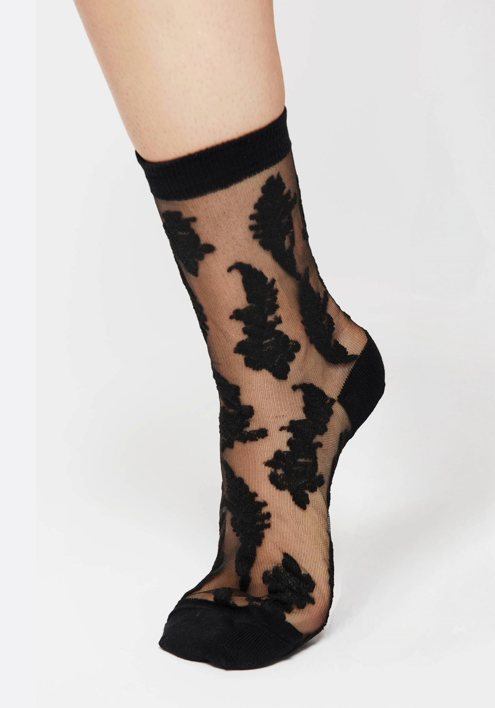 AC2779_ESOTERICFERNLACESOCKS4959_CROP1