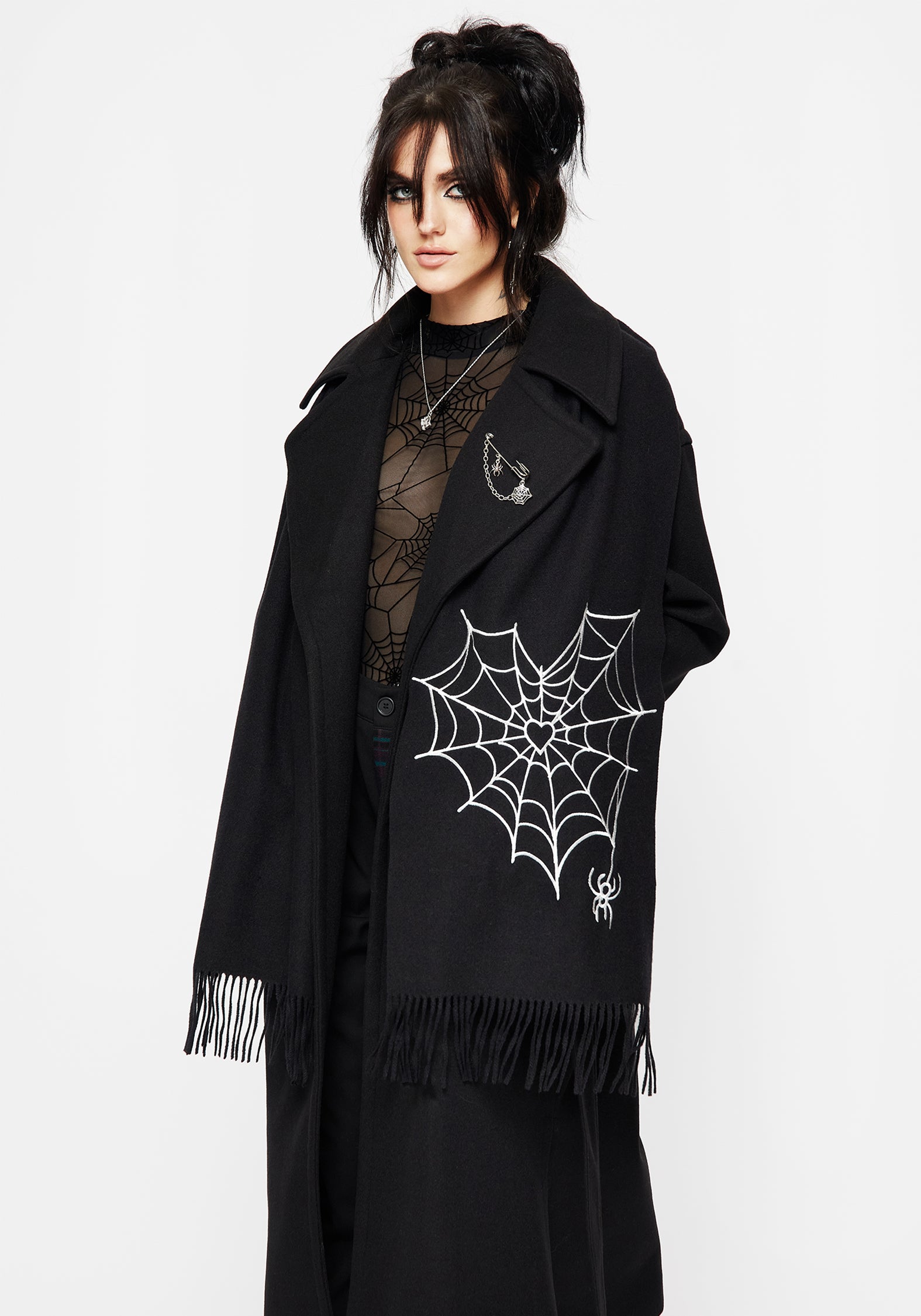 AW23CA320_CATCH_FEELINGS_EMBROIDERED_SCARF_002_147452c9-cde6-4b5a-a7f9-343d4961c089