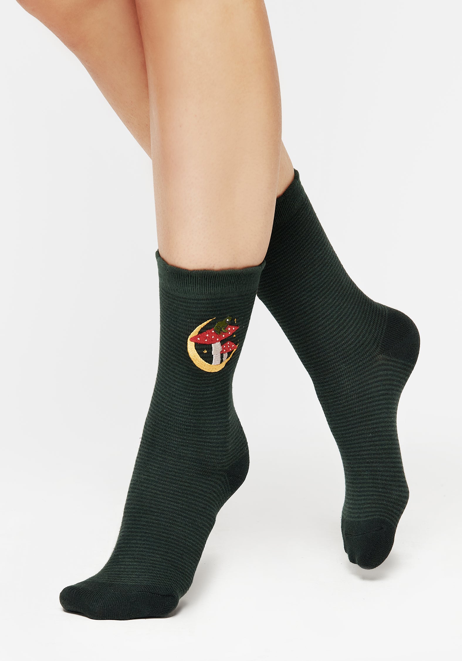 AW24CA500-SWAMPLIFE-EMBROIDERED-SOCKS-LEAD-CROP