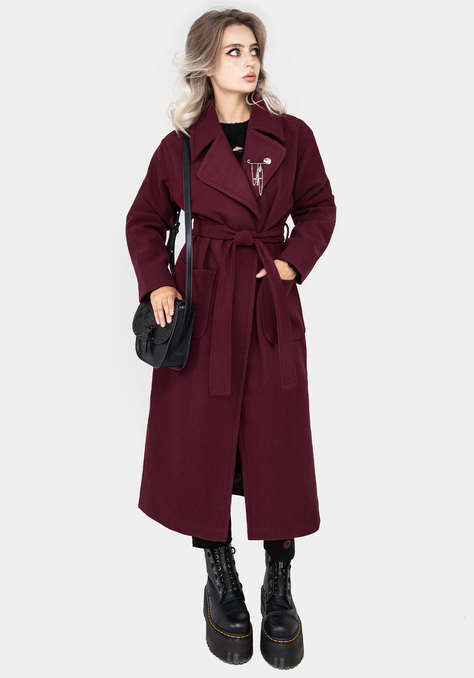 AW24R73_OATHLONGLINEBELTEDCOATWITHPINBROOCH_013_898d764a-4529-4527-85b1-b10e6b70563f