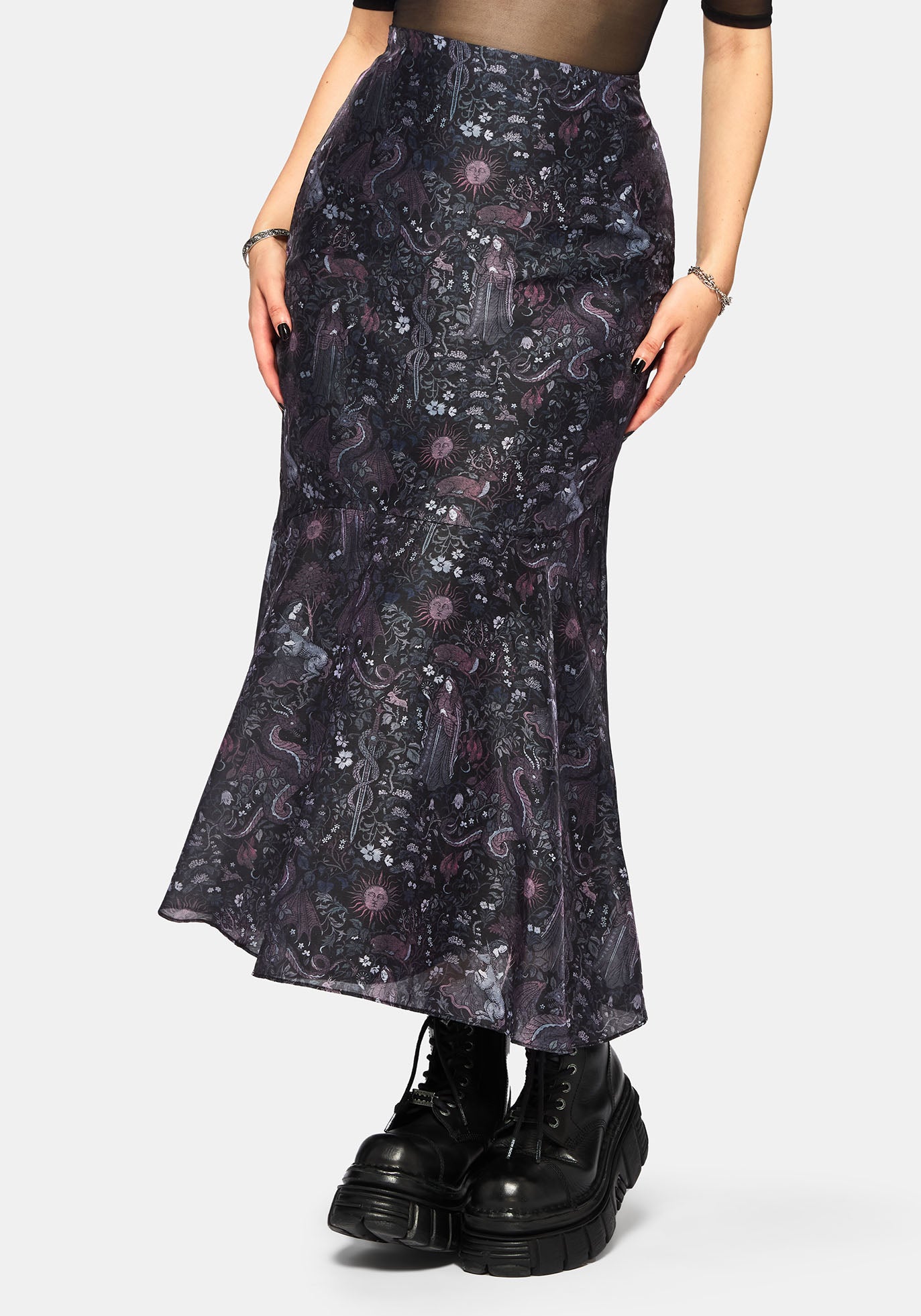 BT2127_HAUNTMEDIEVALPRINTEDASYMMETRICMIDAXISKIRT2