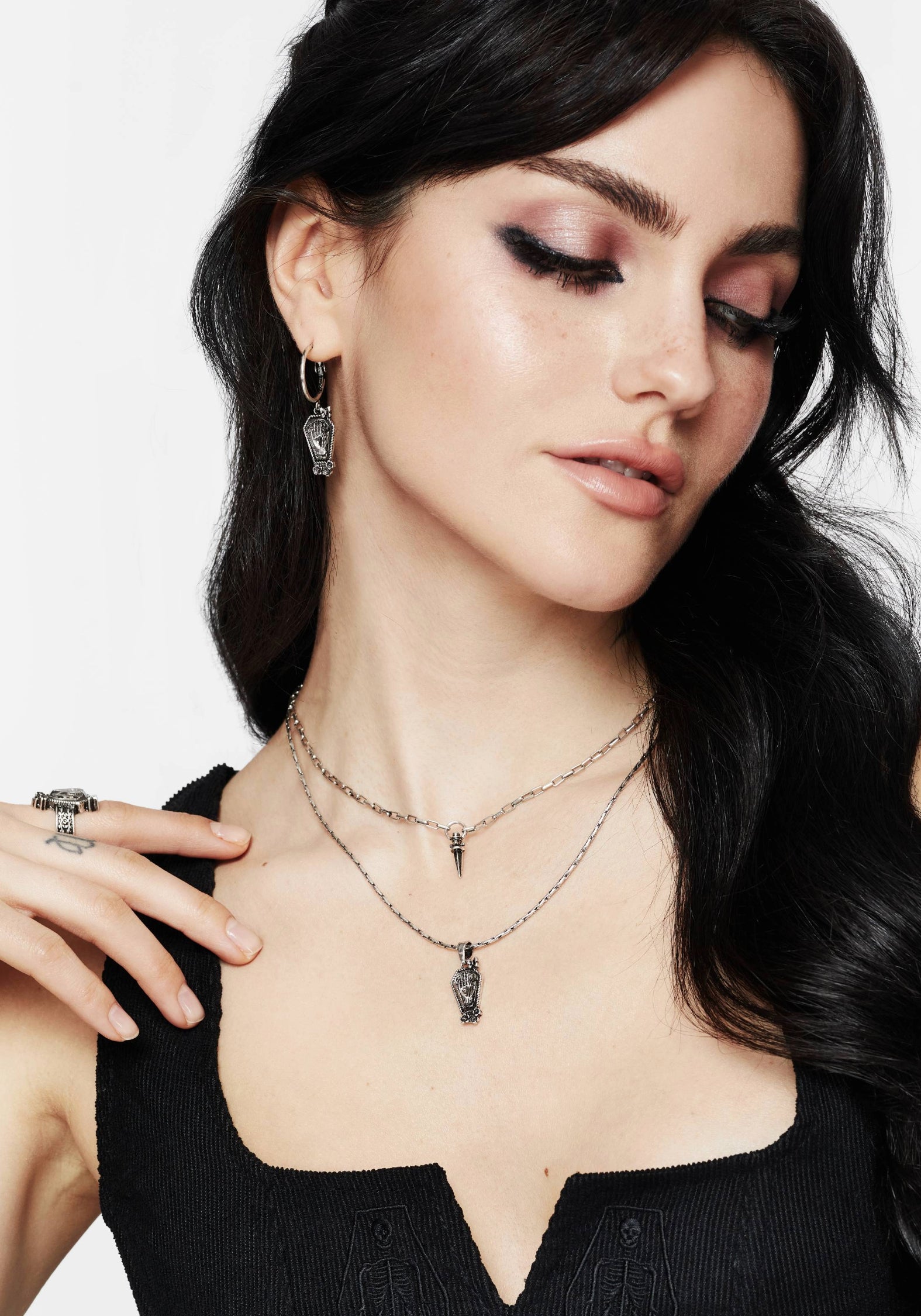 JE2562_ARBORCOFFINPENDANTNECKLACE8058_CROP