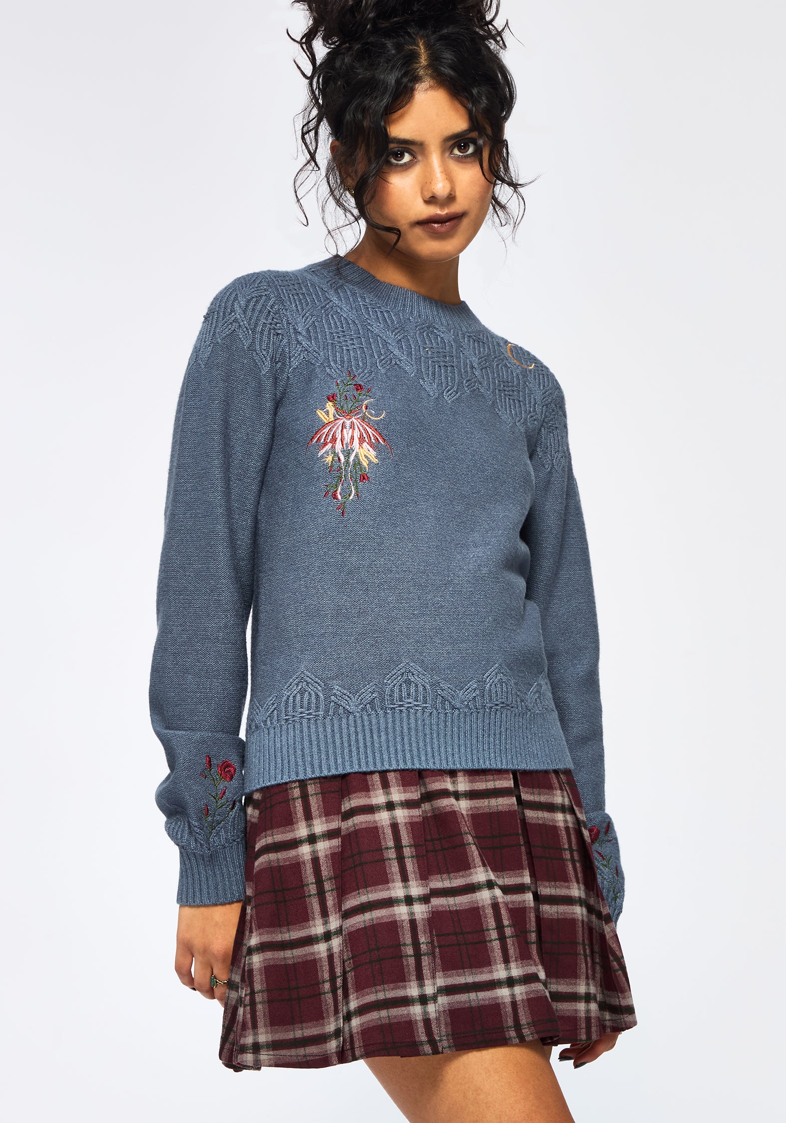 KN2855_GRIFFINFLYEMBROIDEREDCREWJUMPERBLUE_1