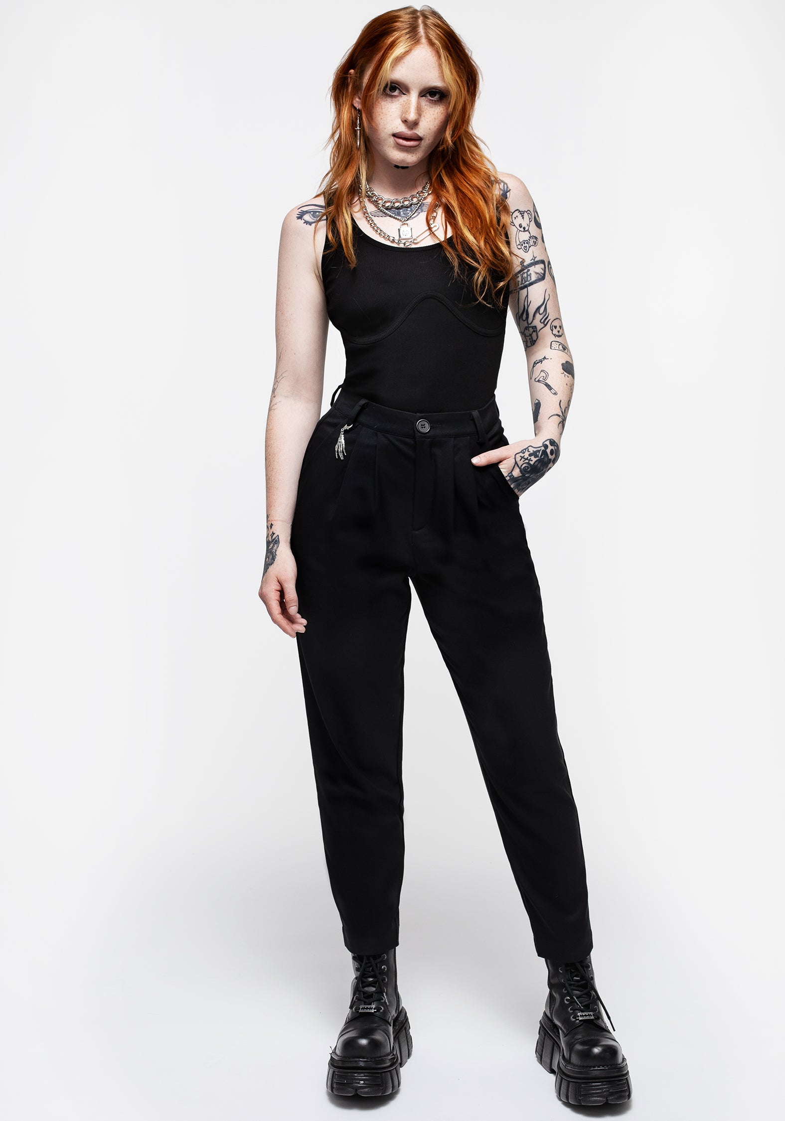 SS23Y98A_Malverde_High_Waist_Tapered_Trousers_Black_001