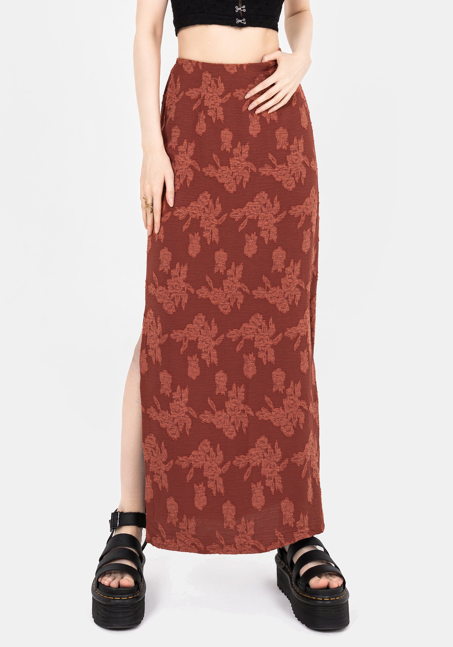 SS25BT1167_PROSPERITY-FLORAL-MAXI-SLIP-SKIRT_005-CROP